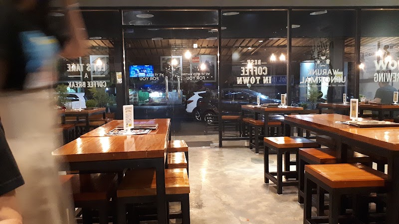 BANGKU CAFE: Santai di Tengah Kesibukan Cilacap